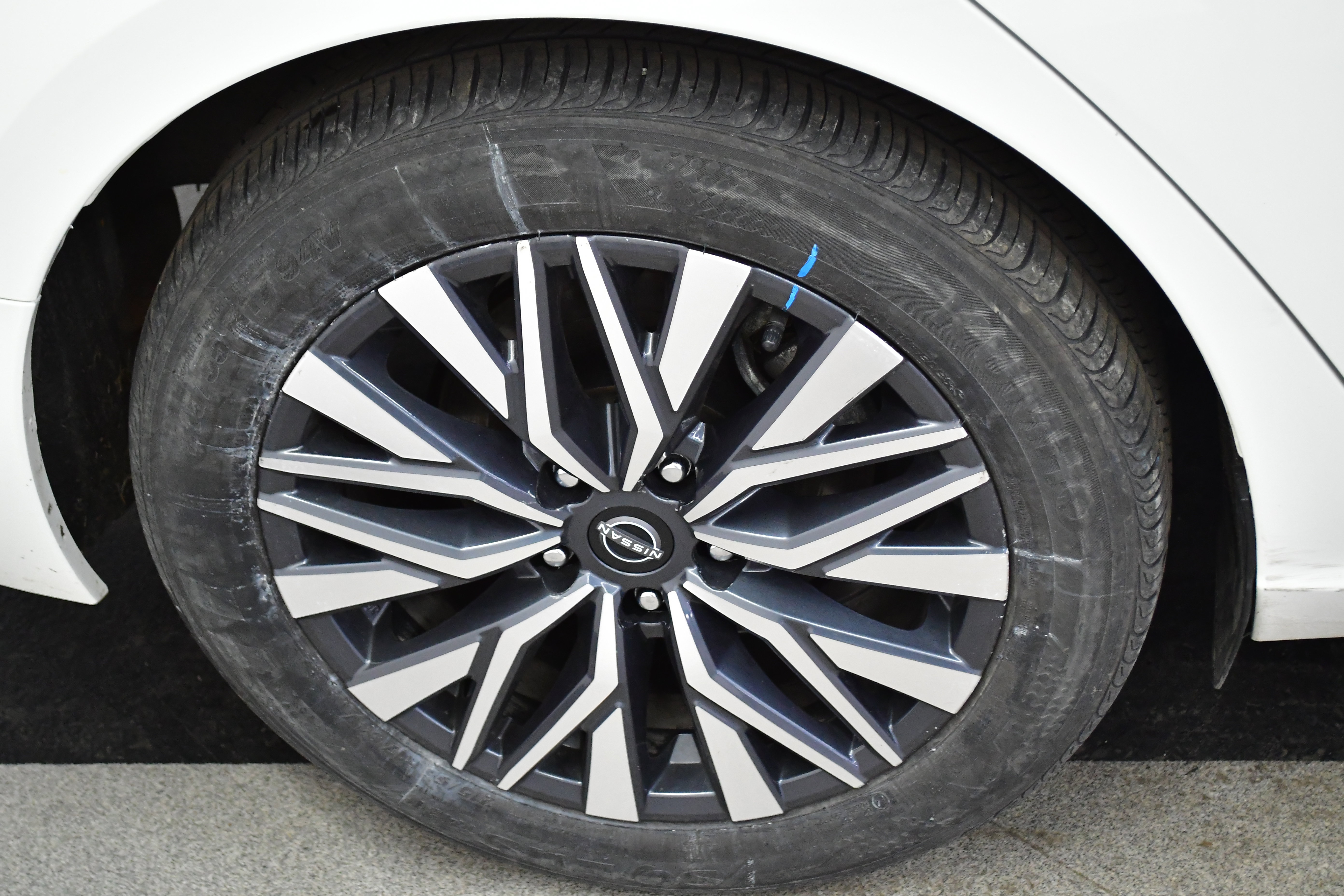 Used 2025 Nissan Altima 2.5 SV FWD image 36