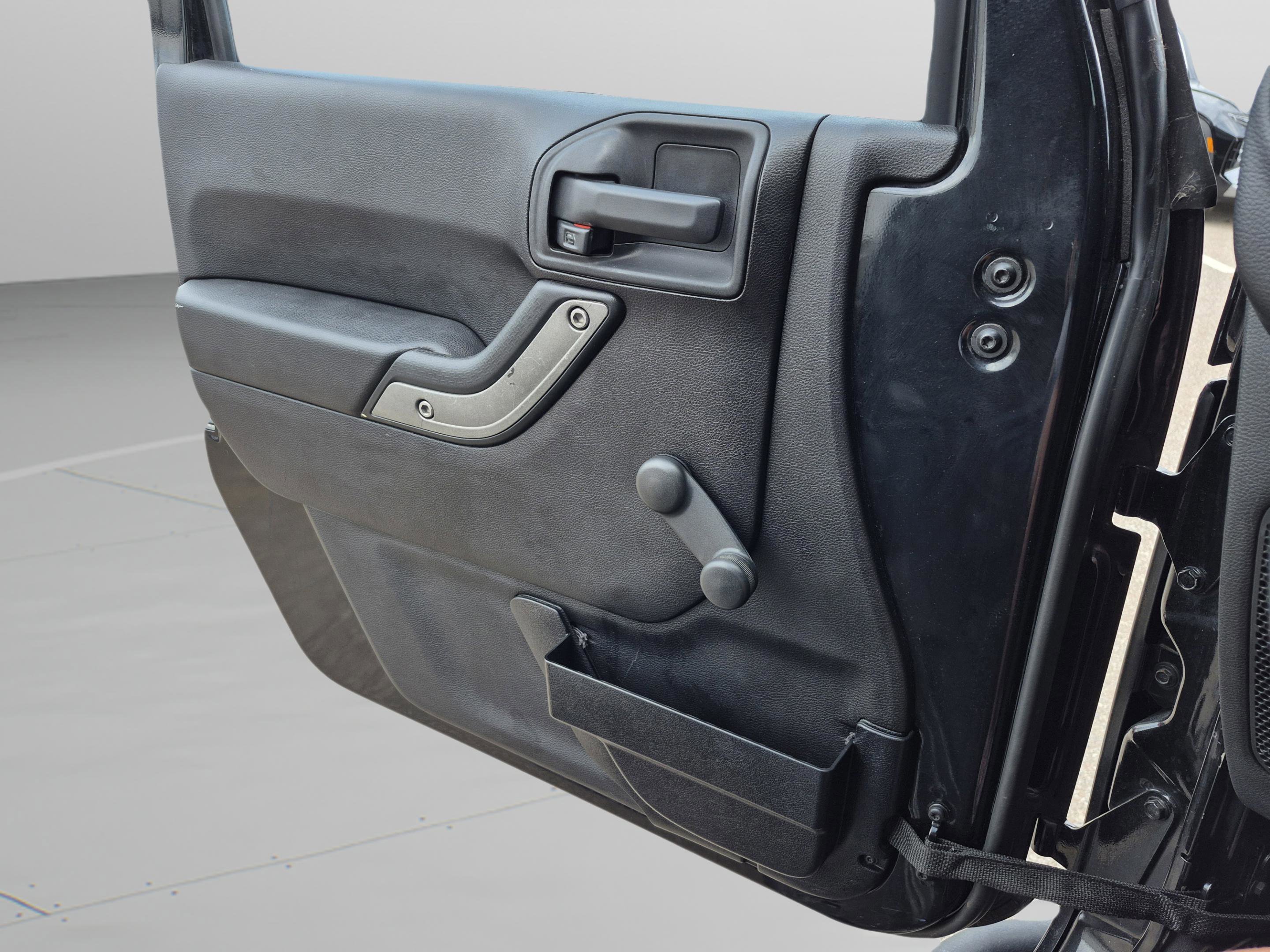 Used 2015 Jeep Wrangler Sport AWD/4WD image 16