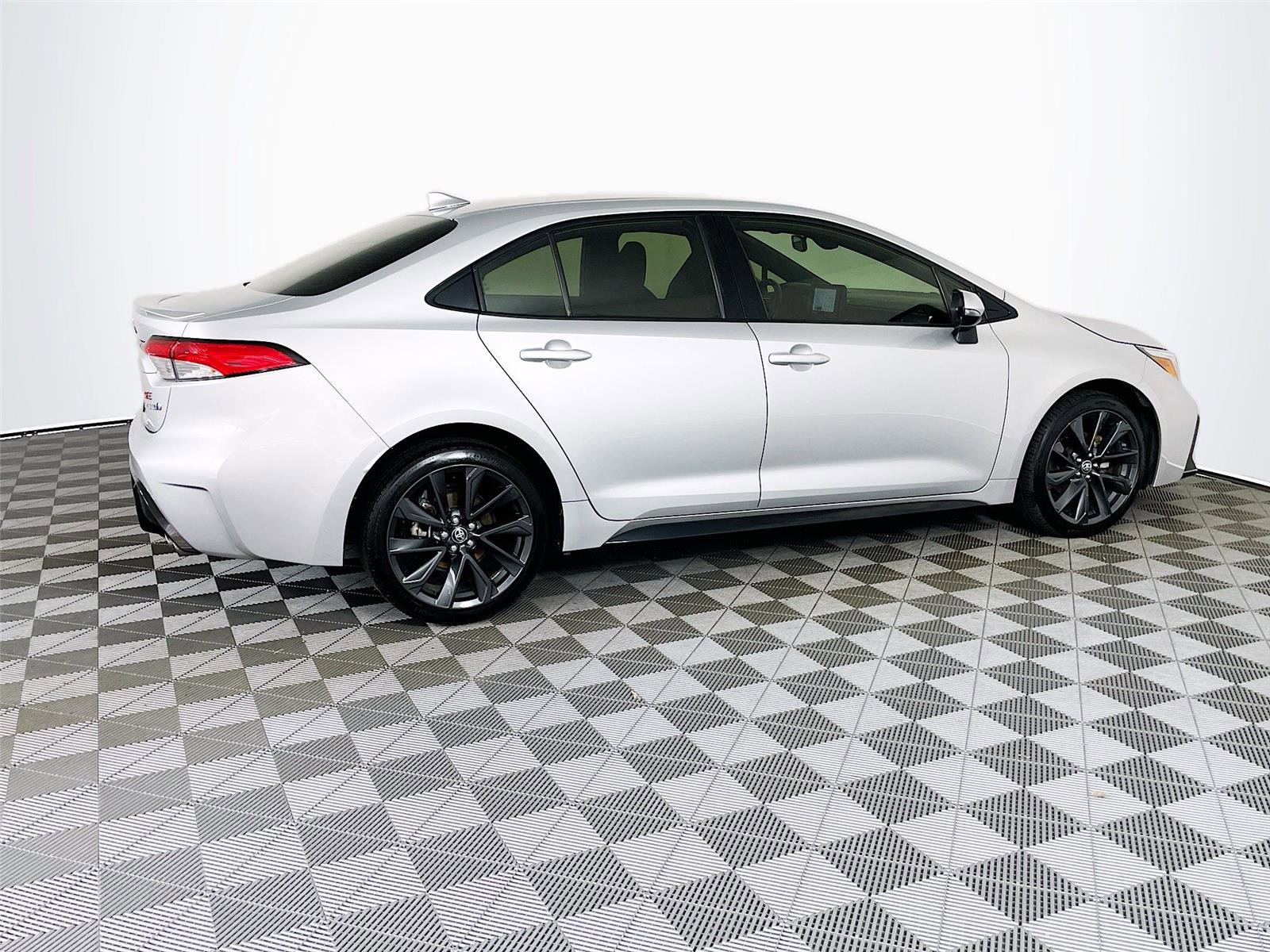 Used 2024 Toyota Corolla SE FWD image 10