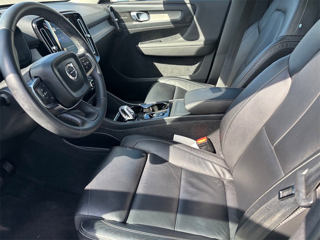 Used 2023 Volvo XC40 B5 Plus w/ Protection Package Premier image 8