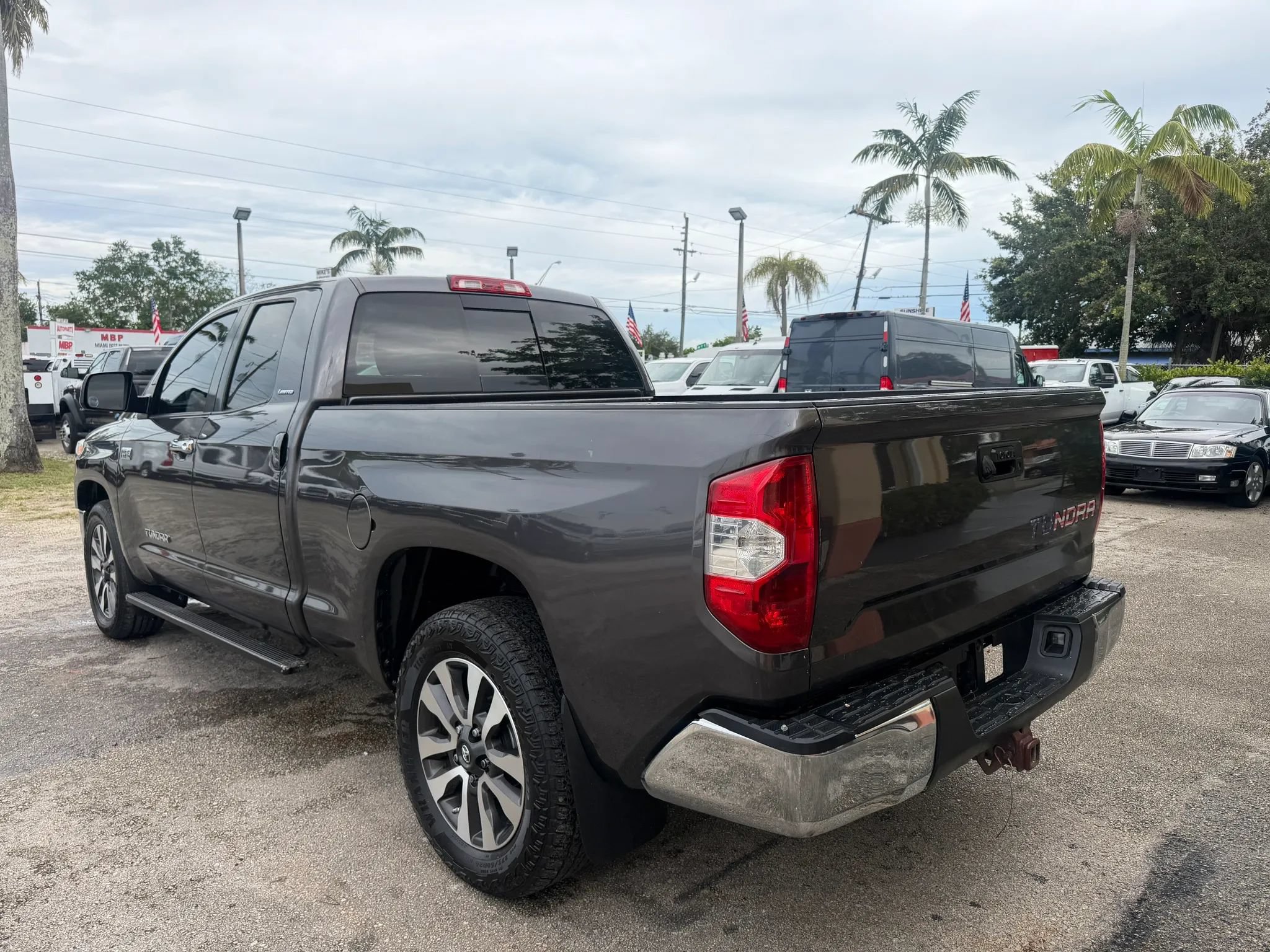Used 2019 Toyota Tundra Limited RWD image 3