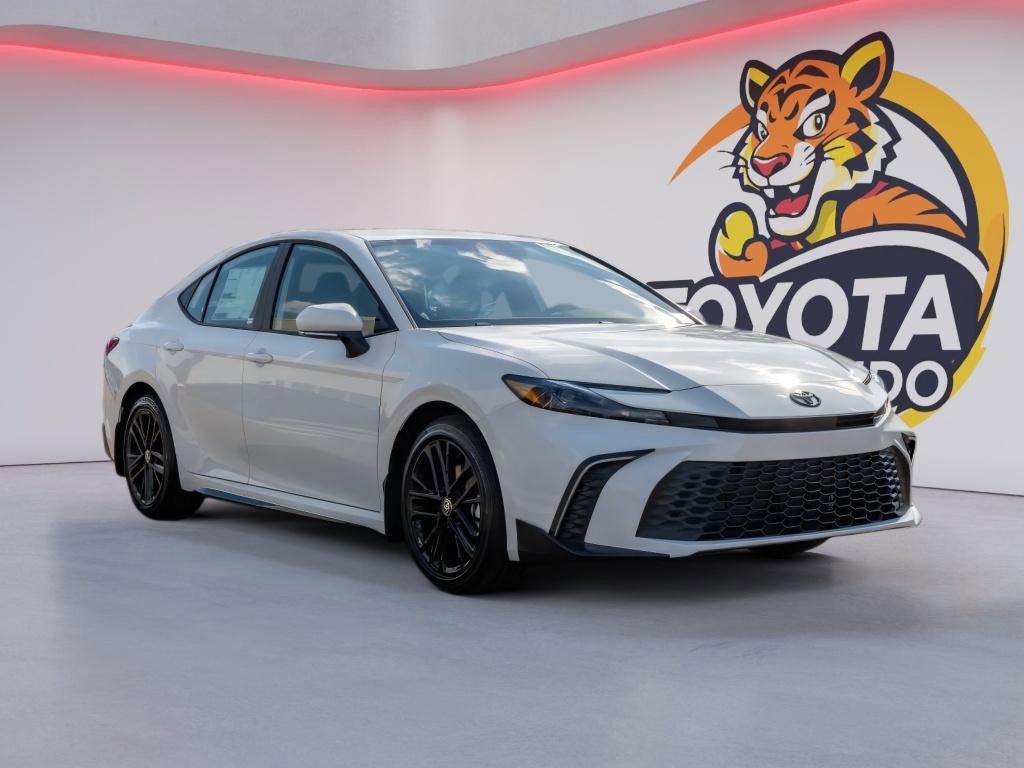 Used 2026 Toyota Camry SE FWD image 3