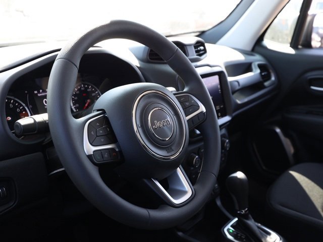 New 2023 Jeep Renegade Latitude w/ Sun & Fun Group image 14