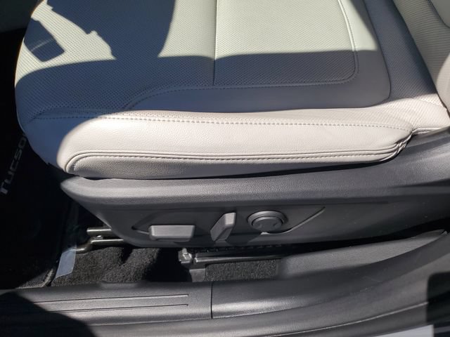 Used 2025 Hyundai Tucson Limited AWD/4WD image 18