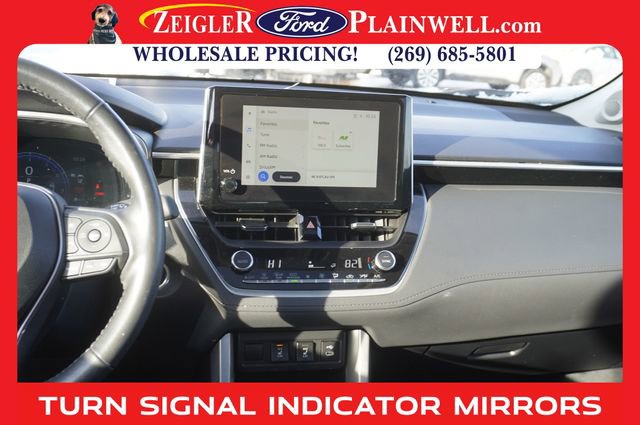 Used 2023 Toyota Corolla Cross XLE w/ Convenience Package image 11