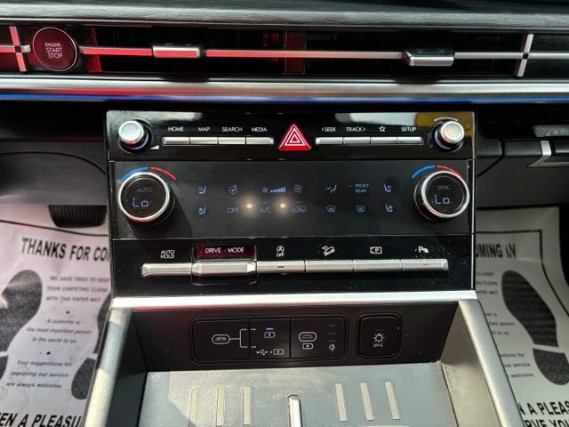 Used 2025 Hyundai Santa Fe Limited FWD image 19