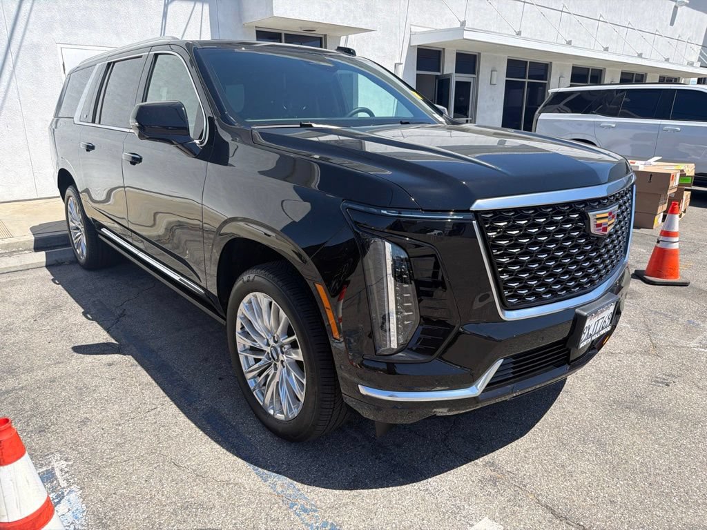 Used 2026 Cadillac Escalade ESV Luxury RWD image 6