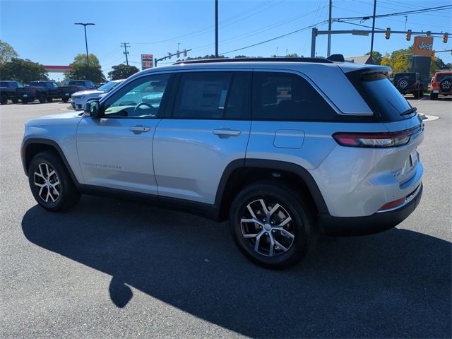 New 2025 Jeep Grand Cherokee Limited w/ Trailer Tow Package image 6
