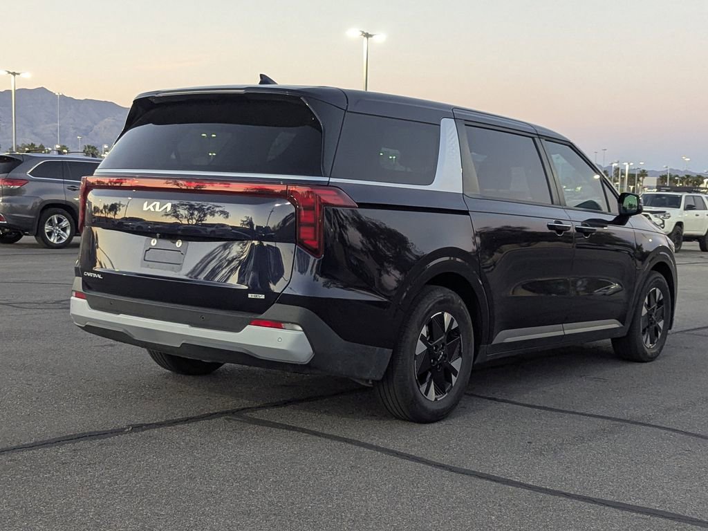 Used 2025 Kia Carnival LXS FWD image 4