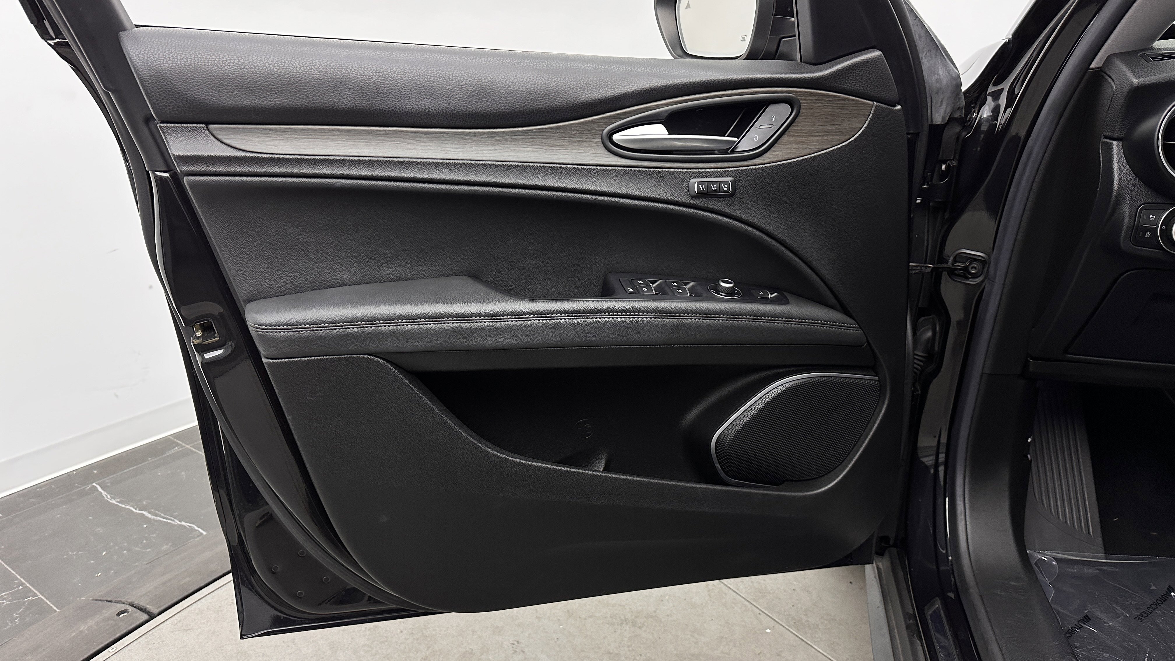 Used 2018 Alfa Romeo Stelvio Ti image 11