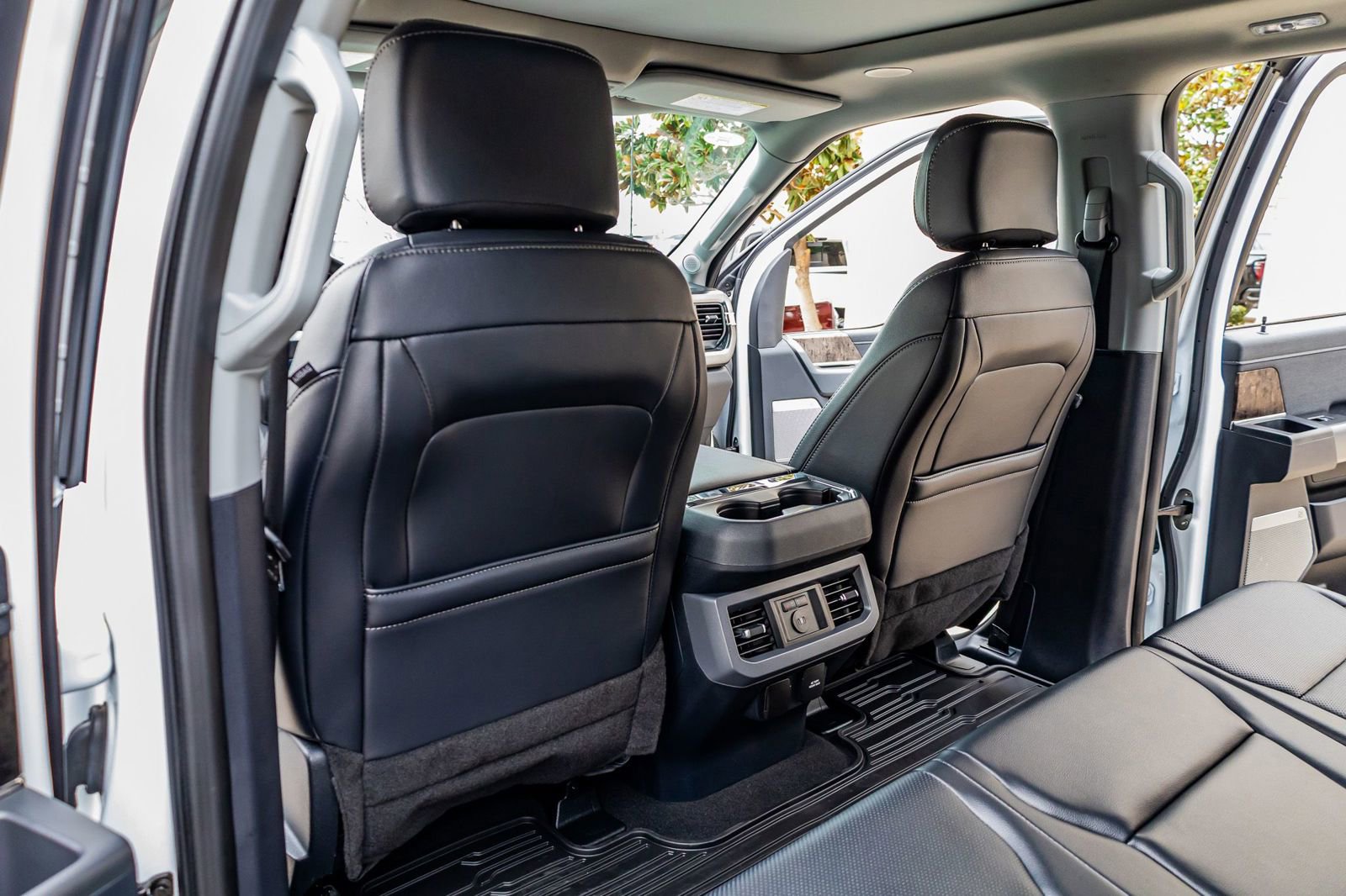 Used 2024 Ford F350 Lariat w/ Lariat Ultimate Package image 33