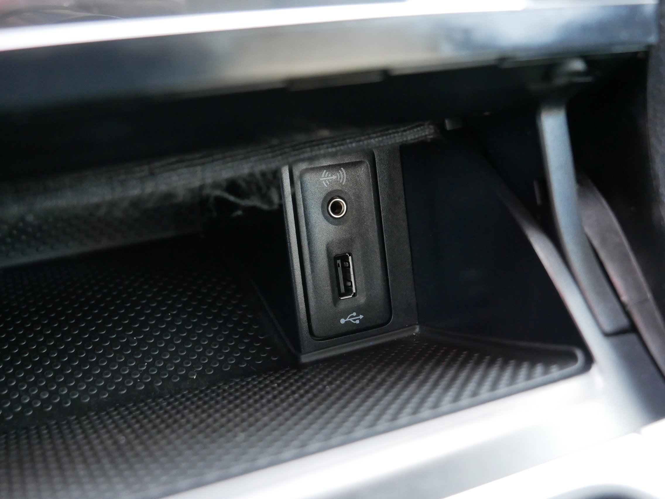 Used 2018 Volkswagen Golf SE image 33