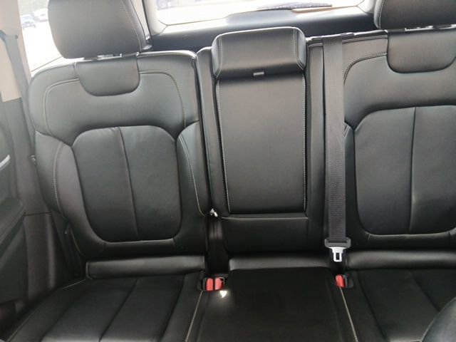 Used 2023 Jeep Grand Cherokee Limited w/ Black Appearance Package AWD/4WD image 31