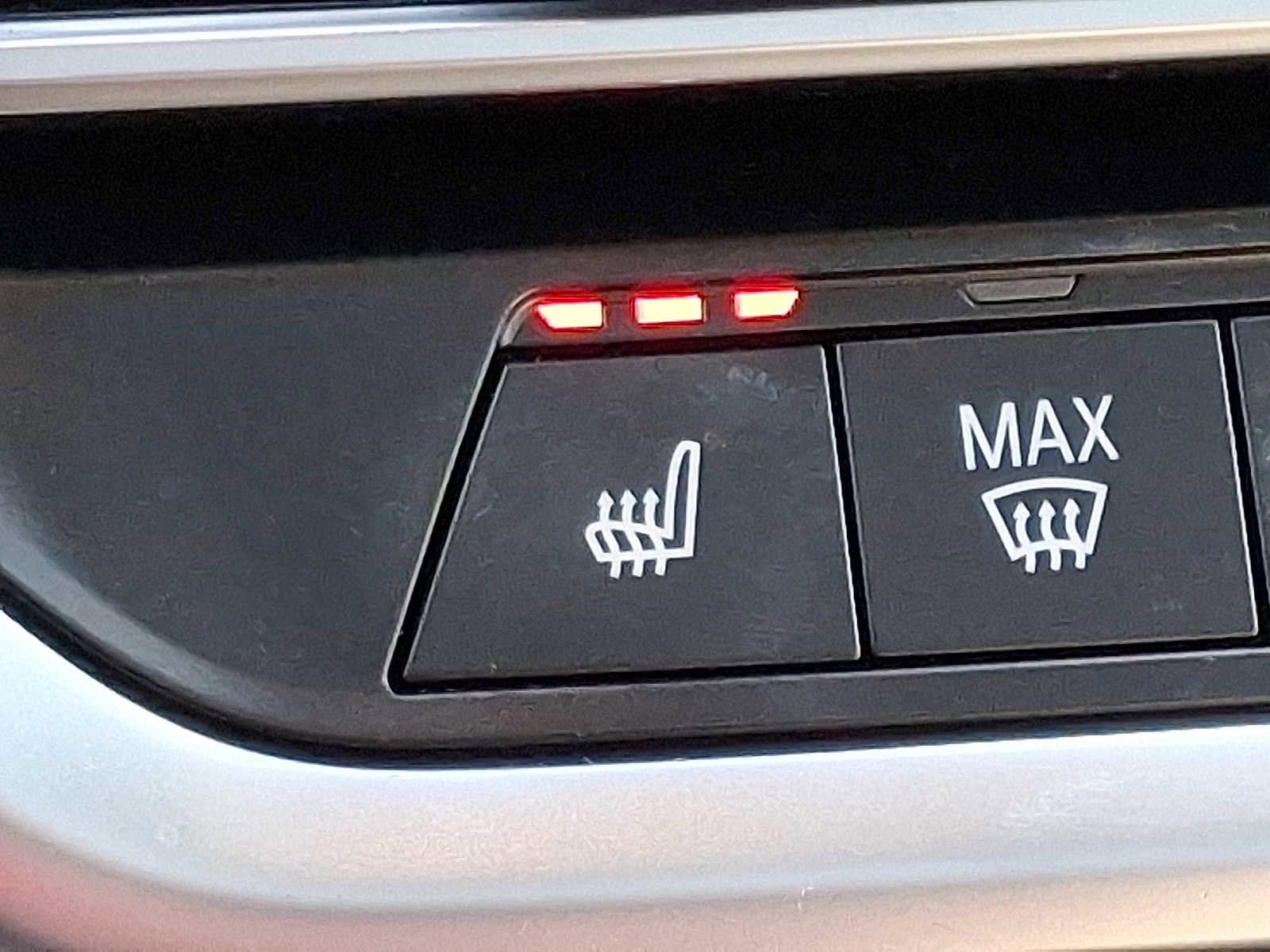 Used 2023 BMW X4 xDrive30i w/ Parking Assistance Package image 25