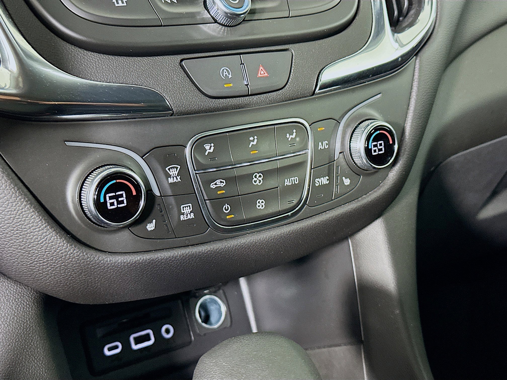 Used 2024 Chevrolet Equinox LT image 23