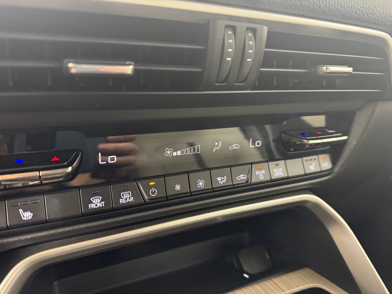 Used 2024 MAZDA CX-90 Plug-In Hybrid w/ Preferred AWD/4WD image 23