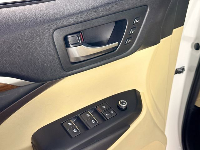 Used 2019 Toyota Highlander Limited image 28