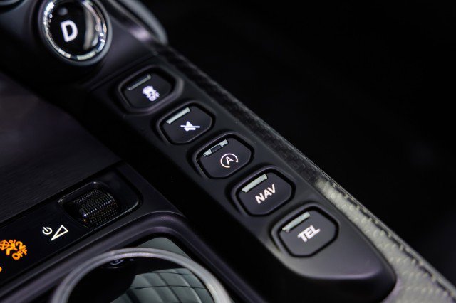 Used 2023 Aston Martin V8 Vantage Coupe RWD image 41