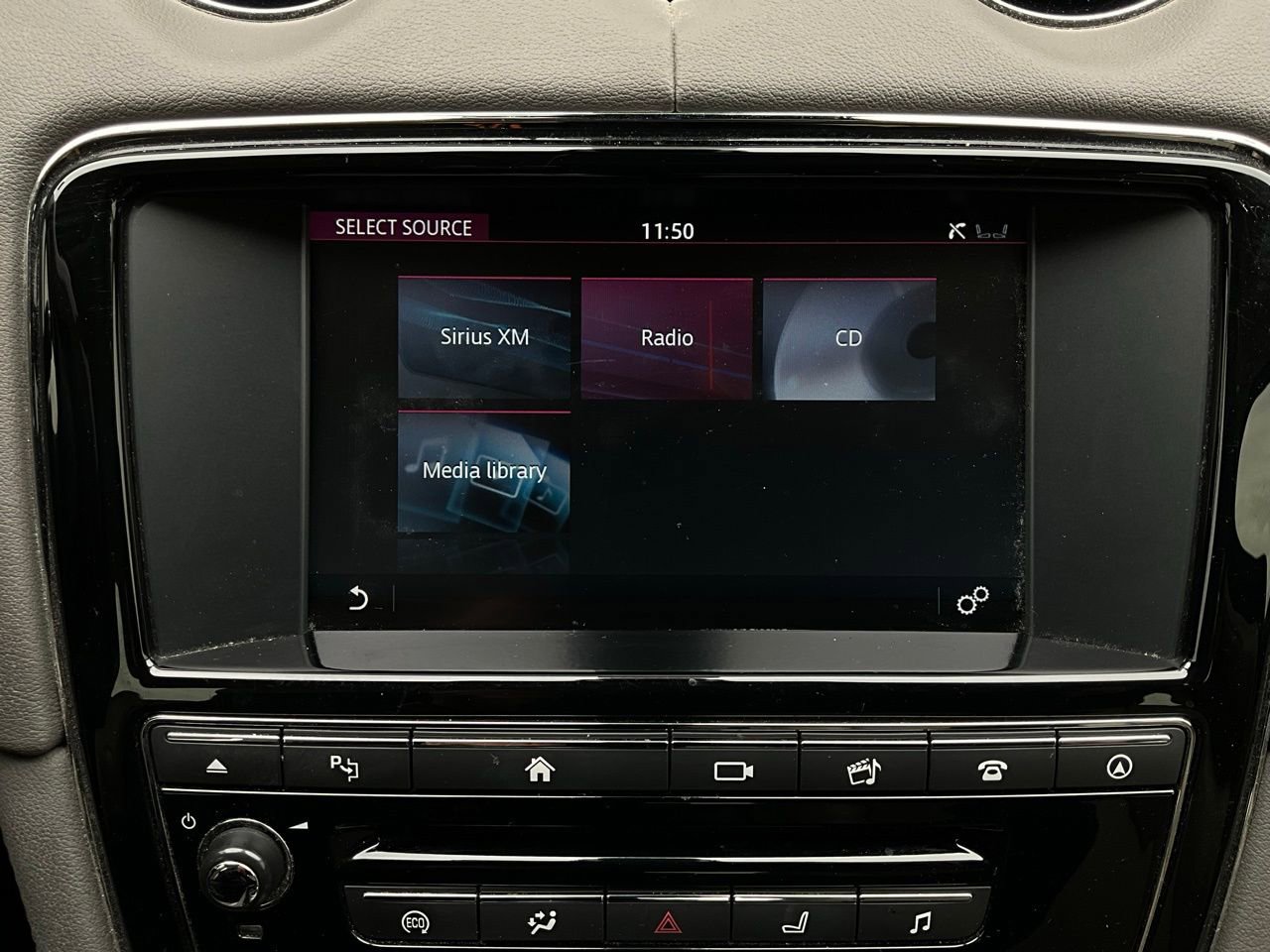 Used 2016 Jaguar XJ R-Sport image 36