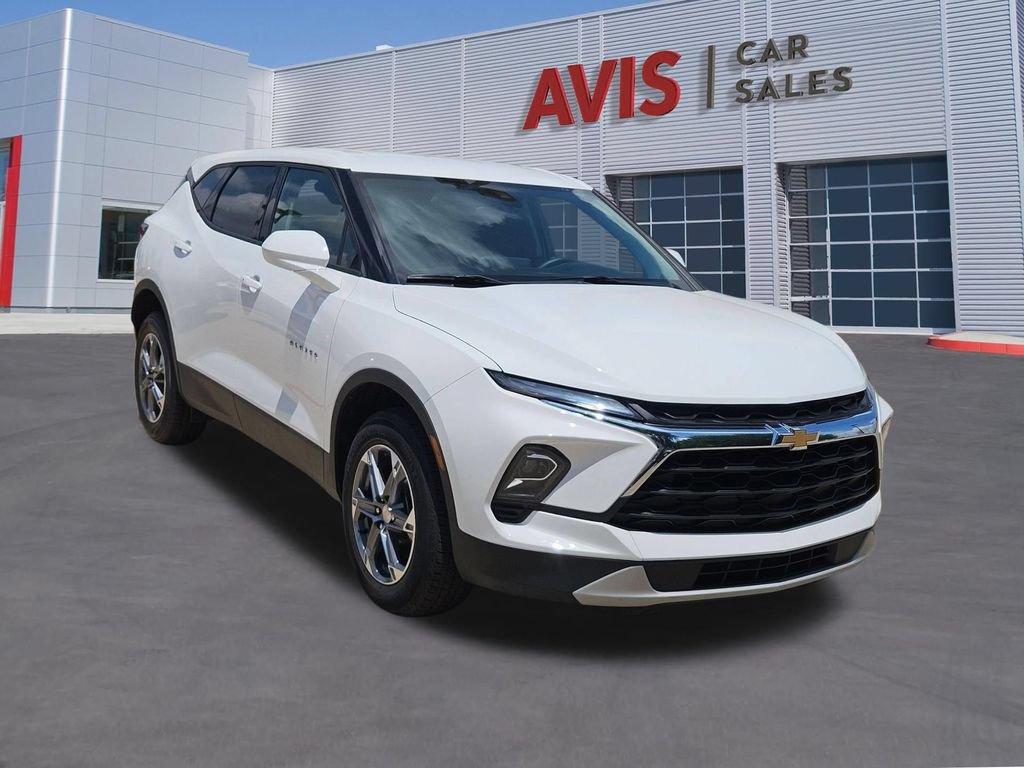 Used 2025 Chevrolet Blazer LT FWD image 9