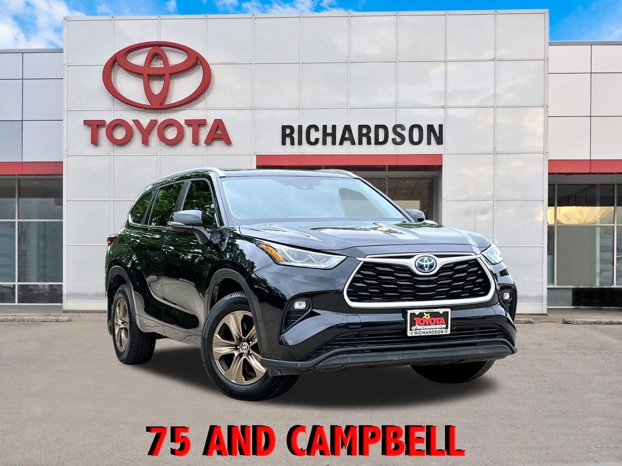Used 2023 Toyota Highlander Bronze Edition FWD image 1
