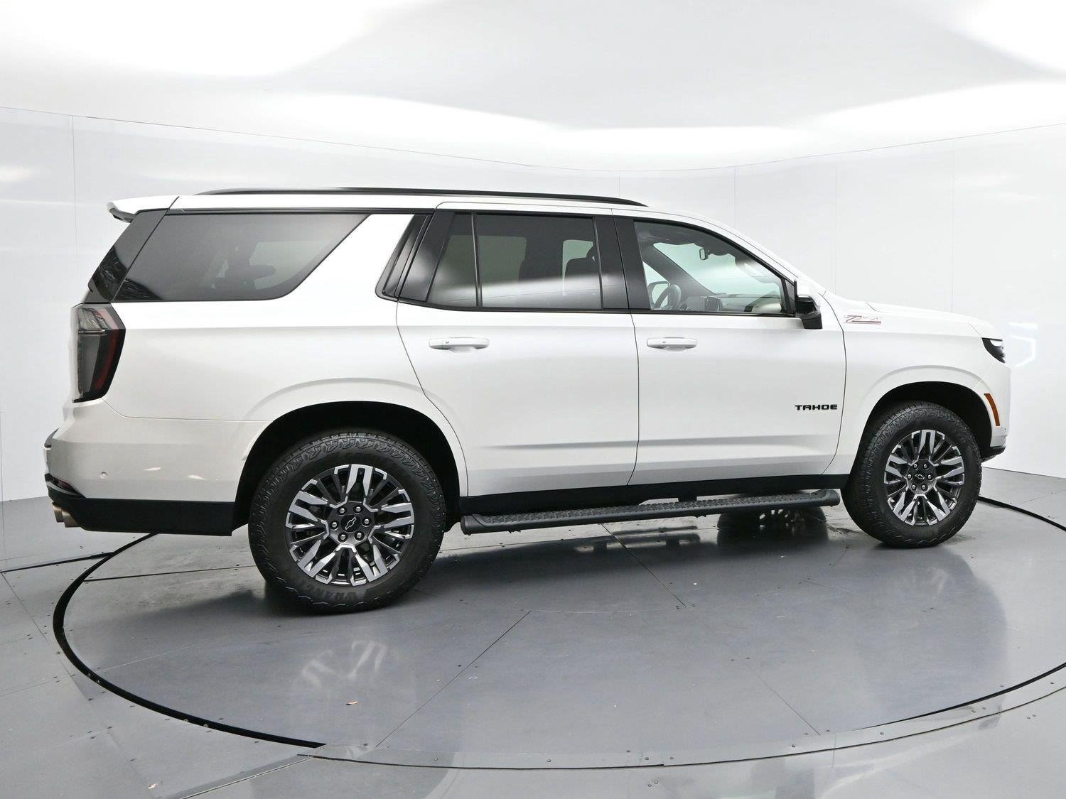 Used 2025 Chevrolet Tahoe Z71 w/ Z71 Off-Road Package AWD/4WD image 8
