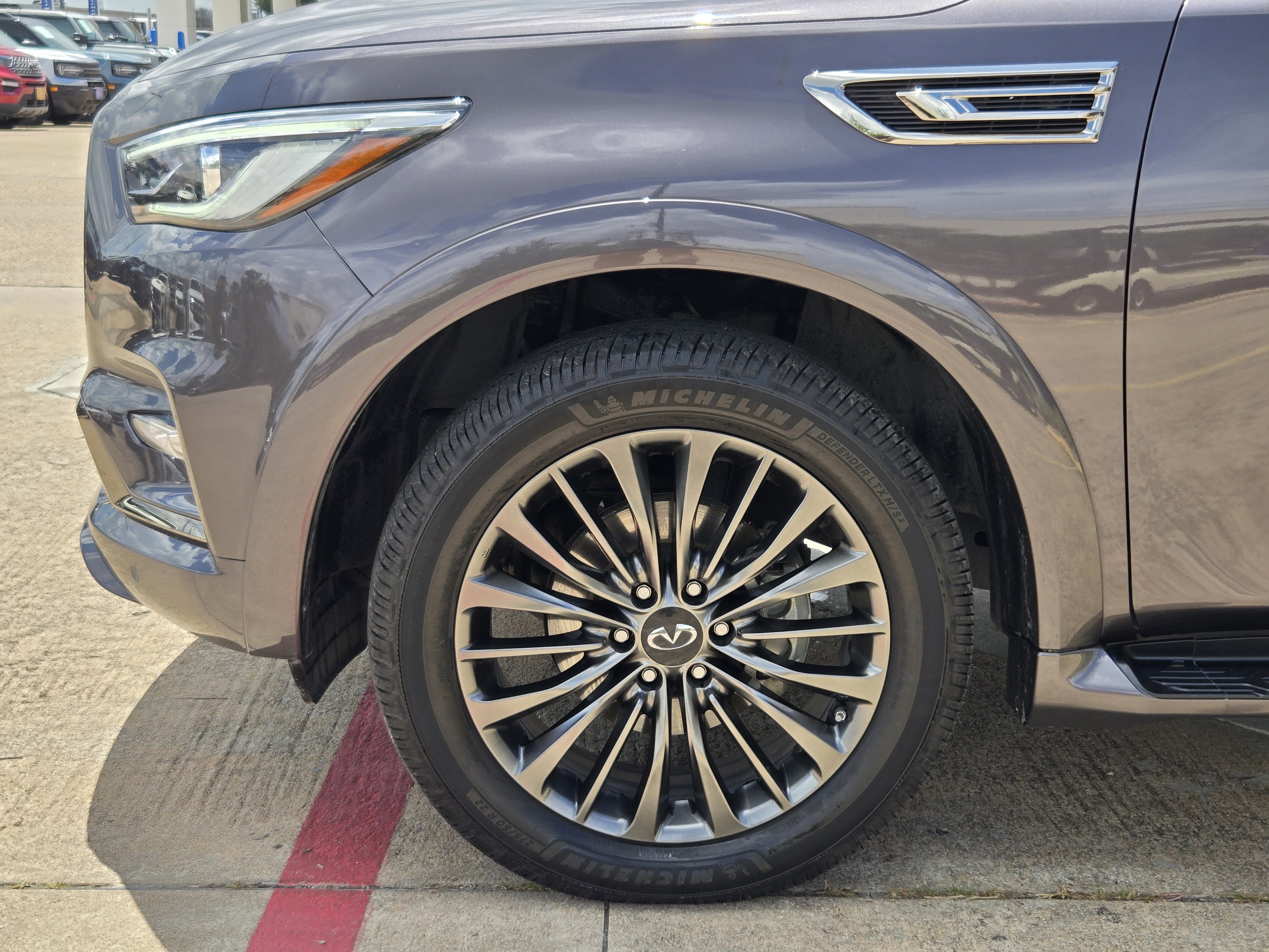 Used 2023 INFINITI QX80 Premium Select w/ Cargo Package AWD/4WD image 5