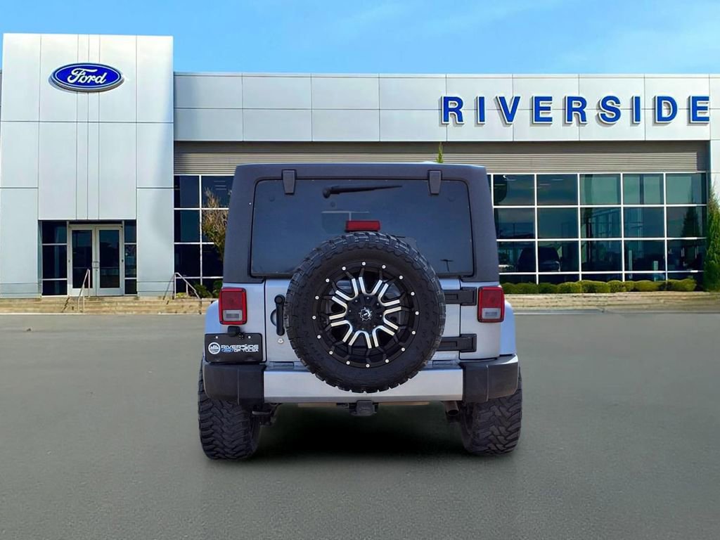 Used 2016 Jeep Wrangler Unlimited Sahara w/ Max Tow Package image 5