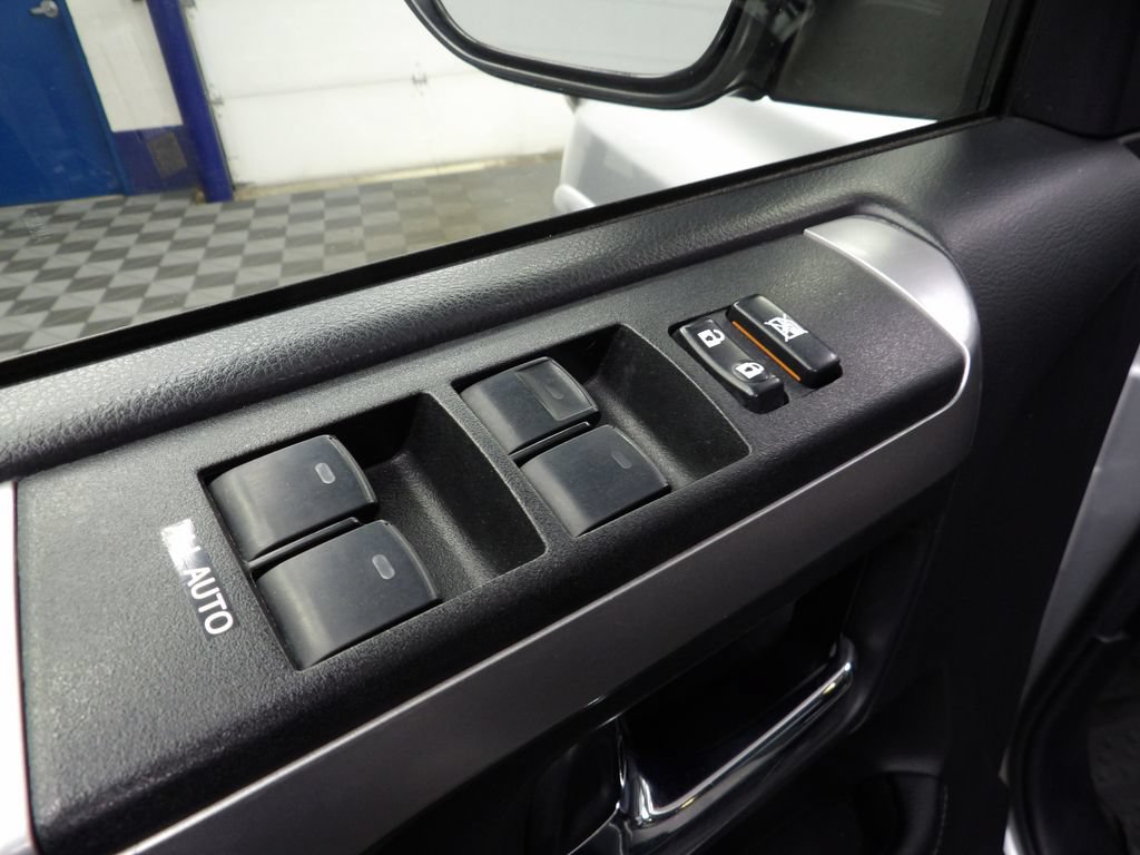 Used 2021 Toyota 4Runner SR5 AWD/4WD image 46