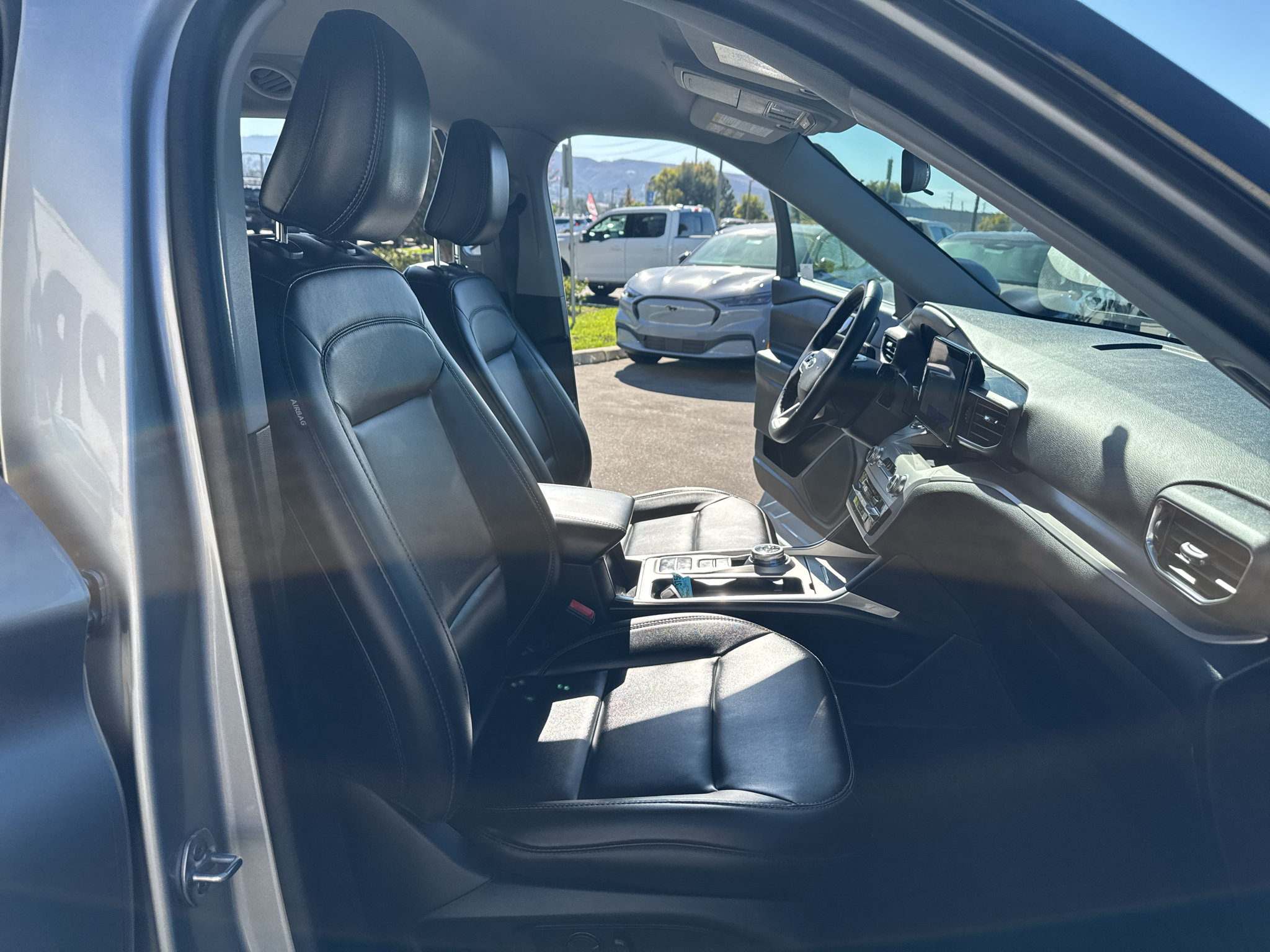 Used 2023 Ford Explorer XLT w/ Equipment Group 202A RWD image 27