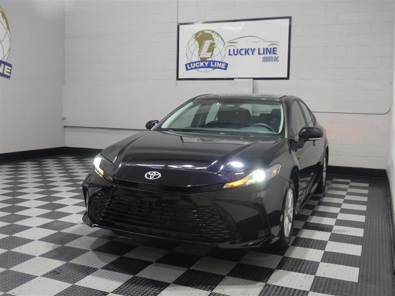 Used 2025 Toyota Camry LE image 4