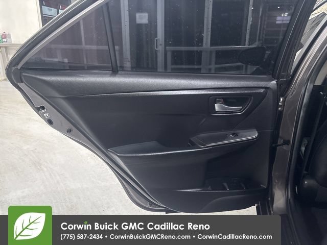 Used 2015 Toyota Camry SE w/ Moonroof Package FWD image 29