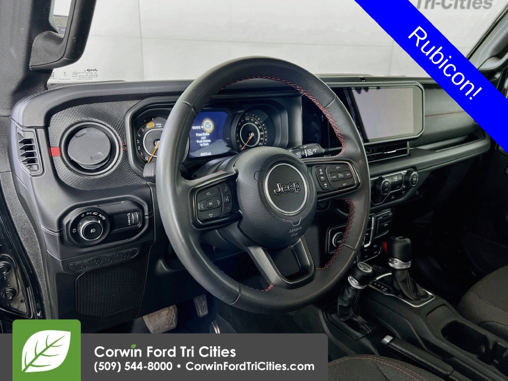 Used 2025 Jeep Wrangler Unlimited Rubicon AWD/4WD image 3
