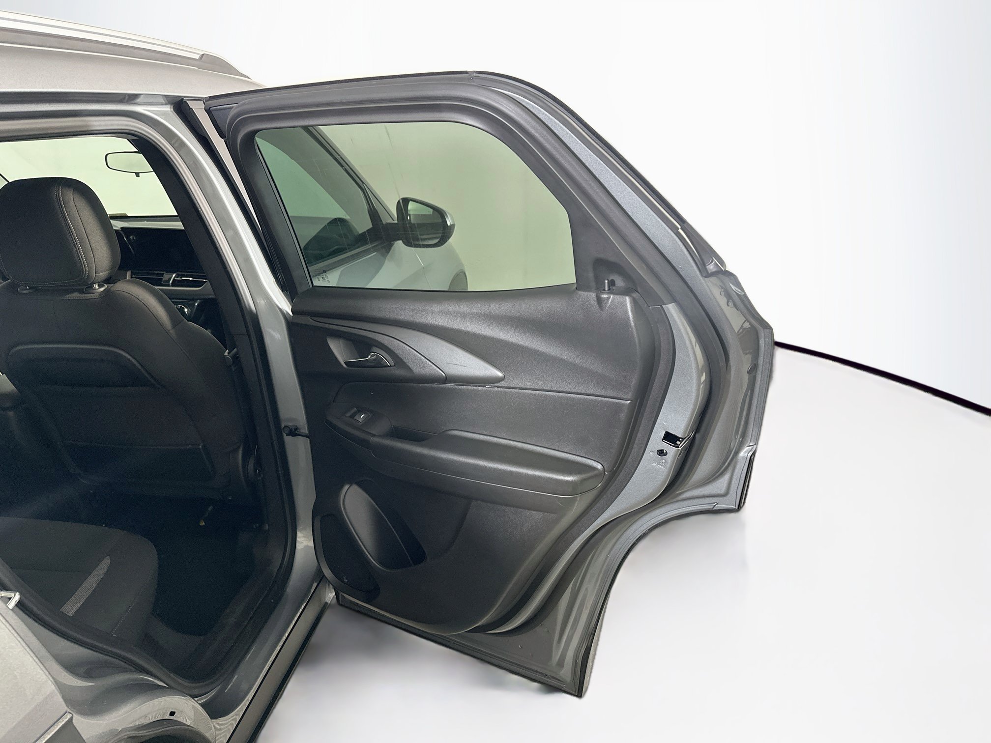 Used 2025 Chevrolet TrailBlazer LT FWD image 27