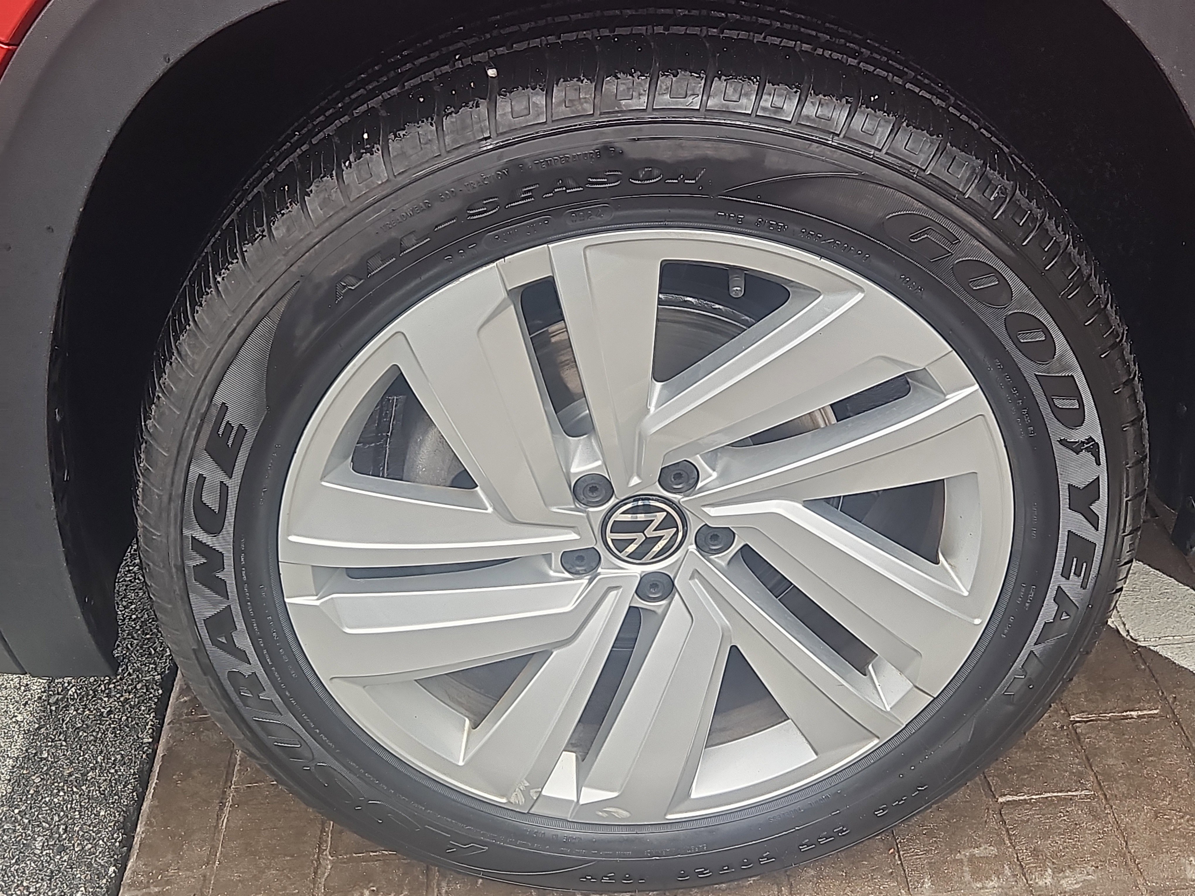 Certified 2020 Volkswagen Atlas Cross Sport SE w/ Panoramic Sunroof Package image 4