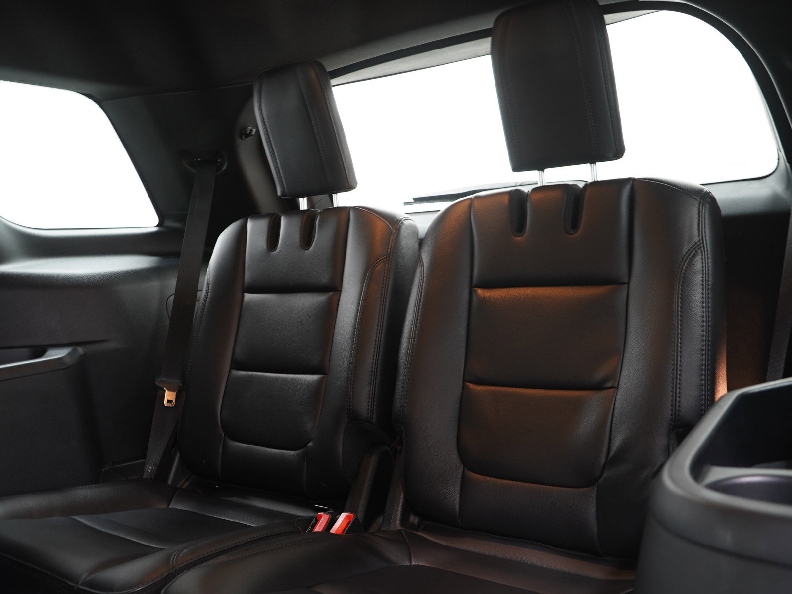 Used 2018 Ford Explorer XLT w/ Equipment Group 202A AWD/4WD image 28