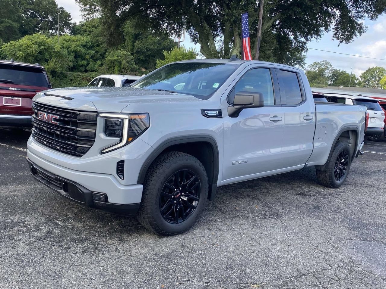 Used 2024 GMC Sierra 1500 Elevation AWD/4WD image 3