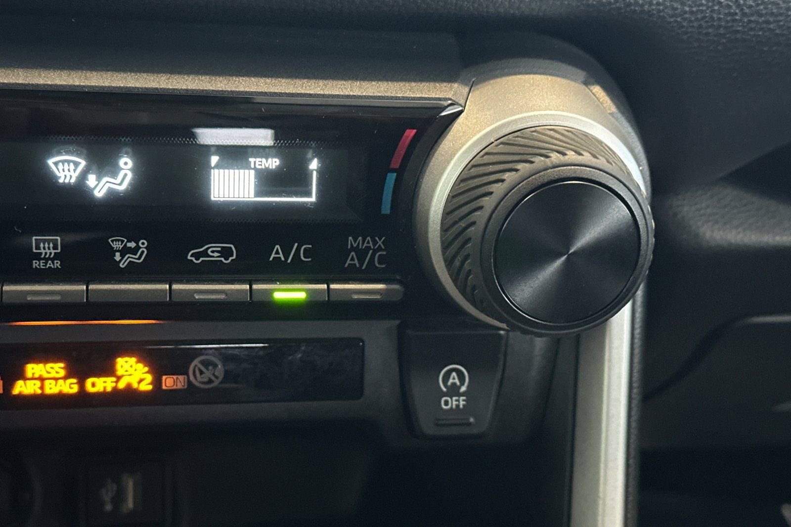 Used 2025 Toyota RAV4 LE image 31