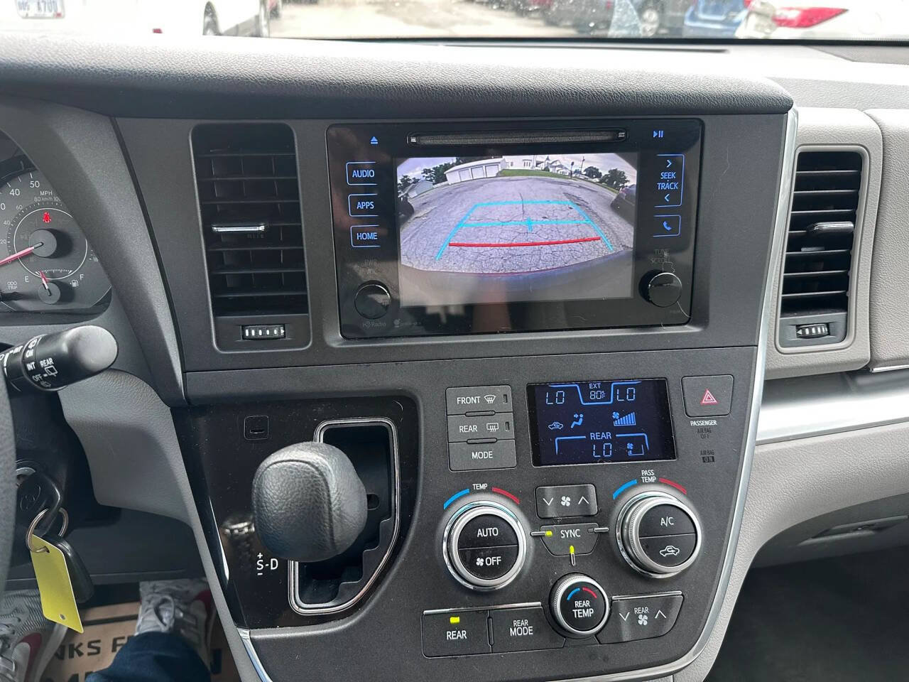 Used 2015 Toyota Sienna LE FWD image 17