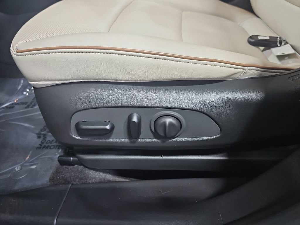 Certified 2024 Buick Encore GX Avenir w/ Avenir Convenience Package AWD/4WD image 34