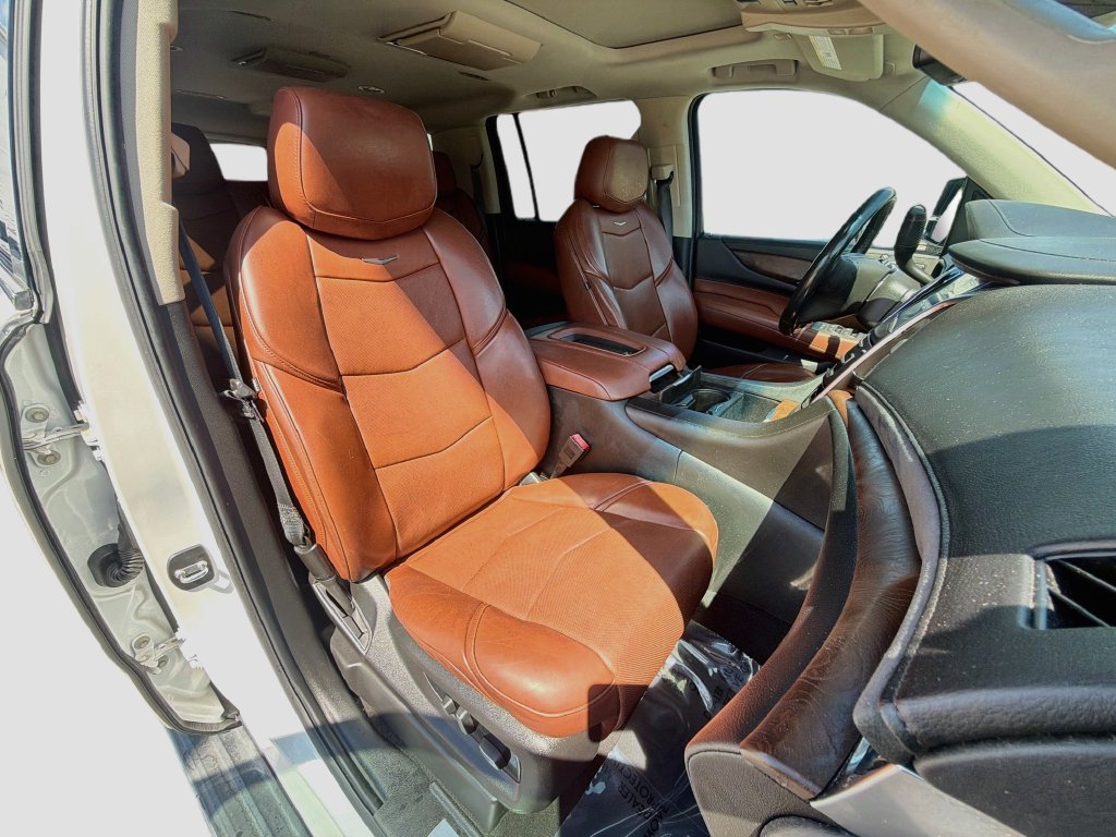 Used 2018 Cadillac Escalade ESV Luxury RWD image 16