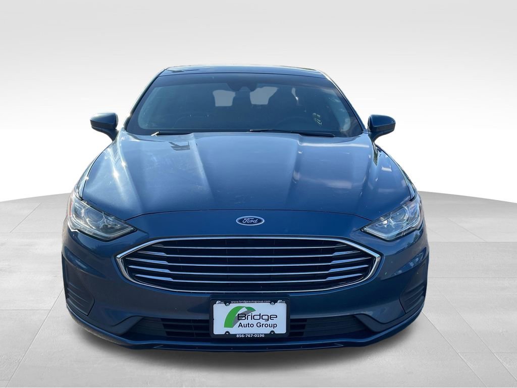 Used 2019 Ford Fusion SE FWD image 2