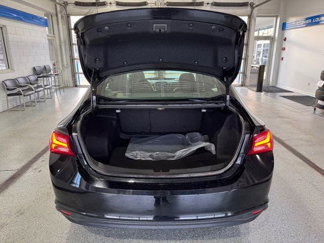 Used 2021 Chevrolet Malibu LT w/ Redline Edition image 10