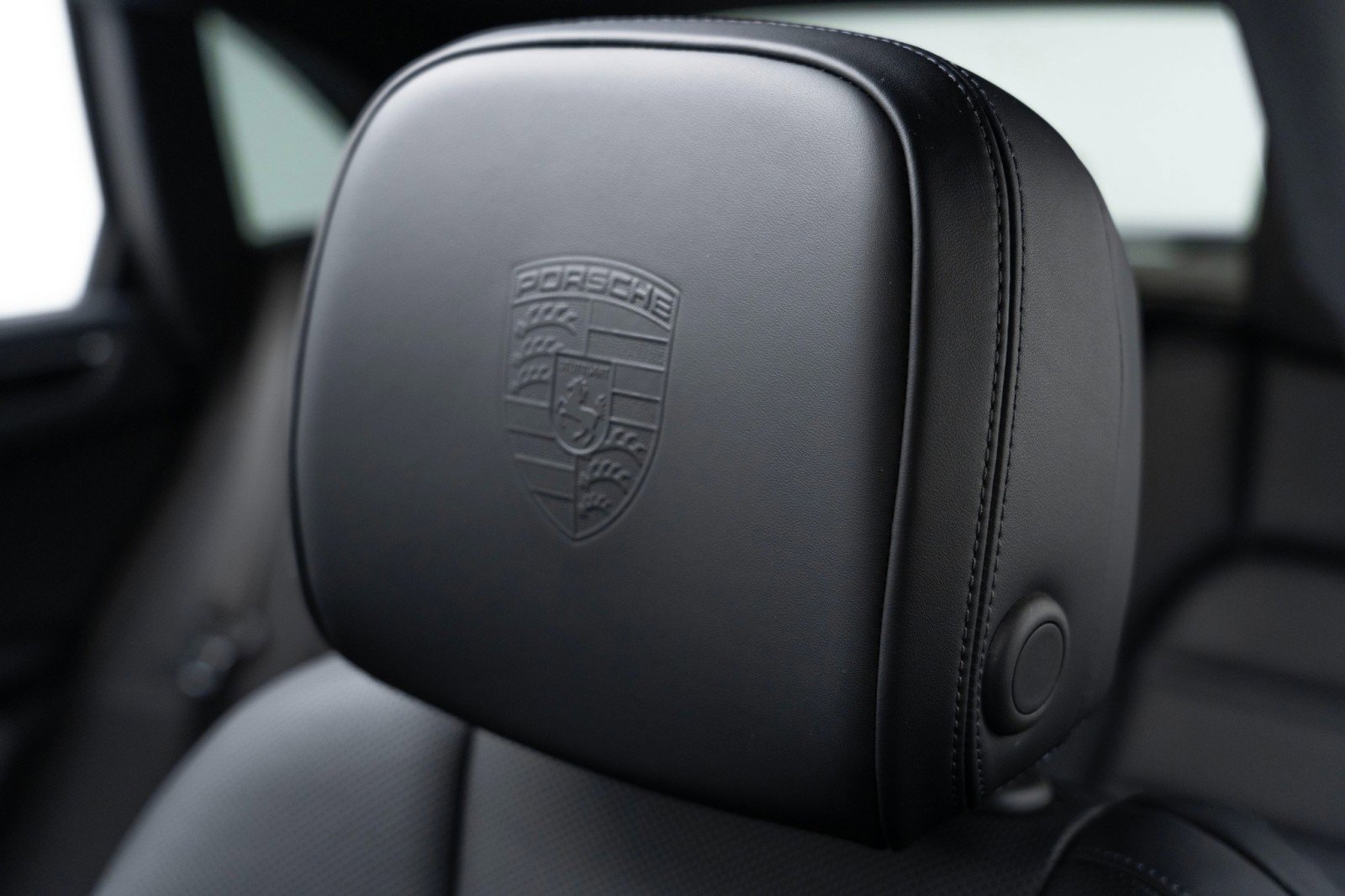 New 2025 Porsche Macan image 19