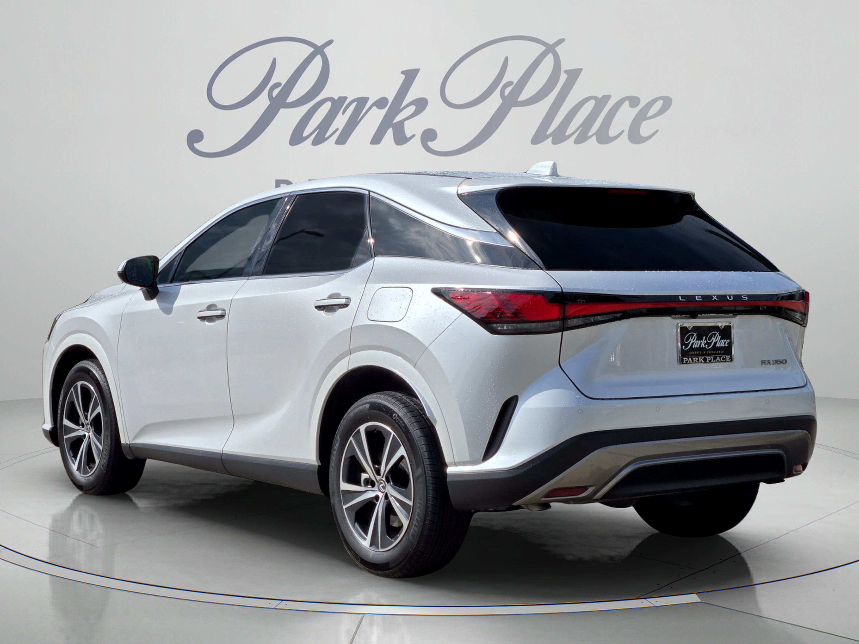 Used 2025 Lexus RX 350 FWD w/ Technology Package image 3