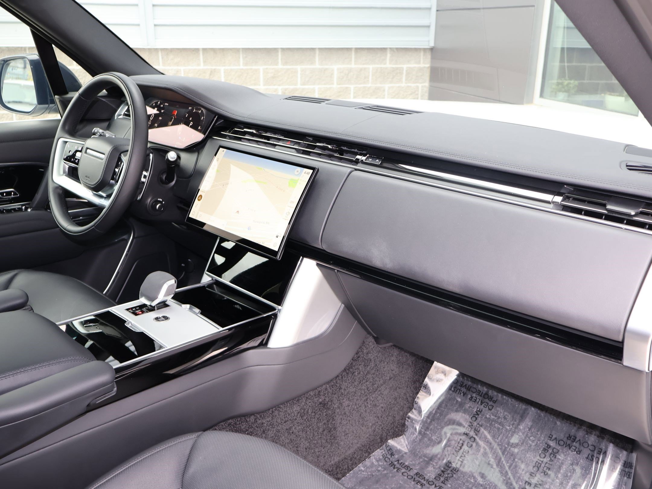 Certified 2024 Land Rover Range Rover Long Wheelbase SE image 31