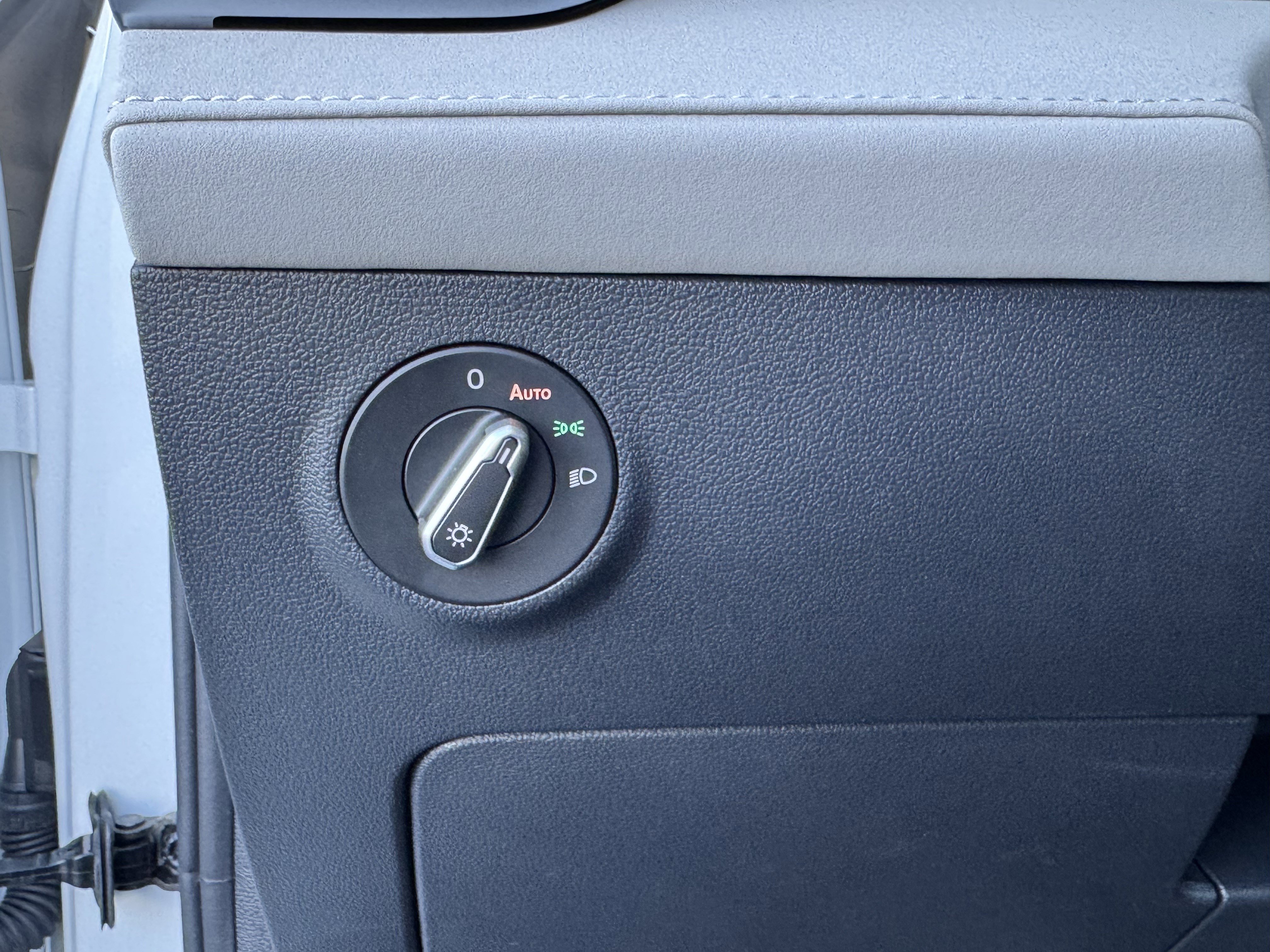 Certified 2025 Volkswagen Taos SE image 29