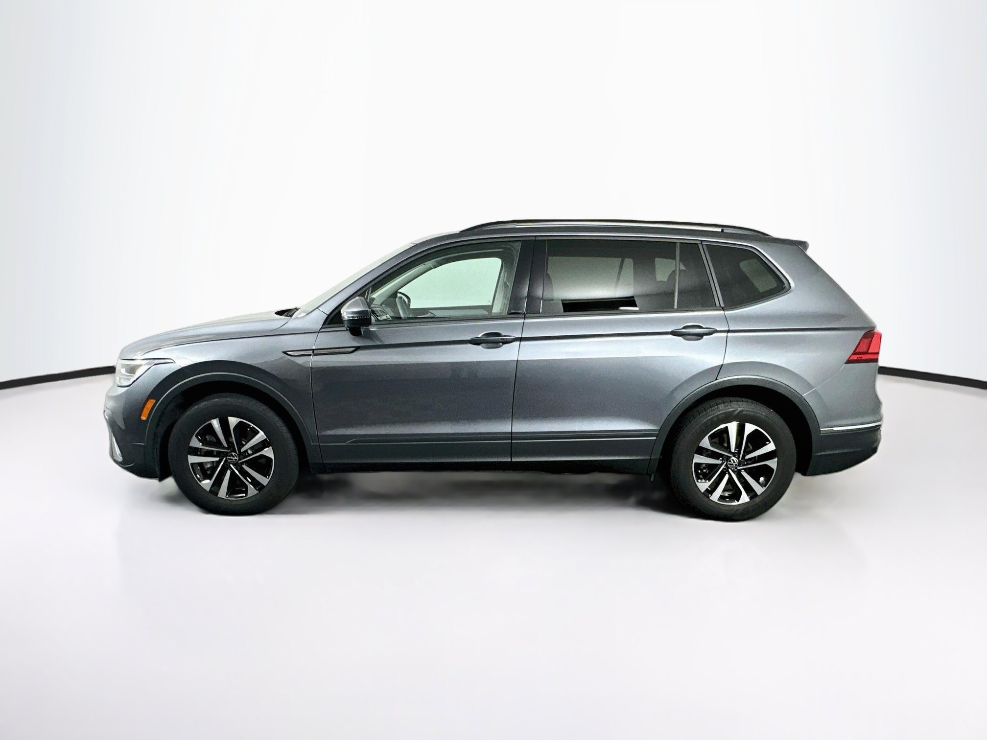Used 2024 Volkswagen Tiguan S FWD image 4