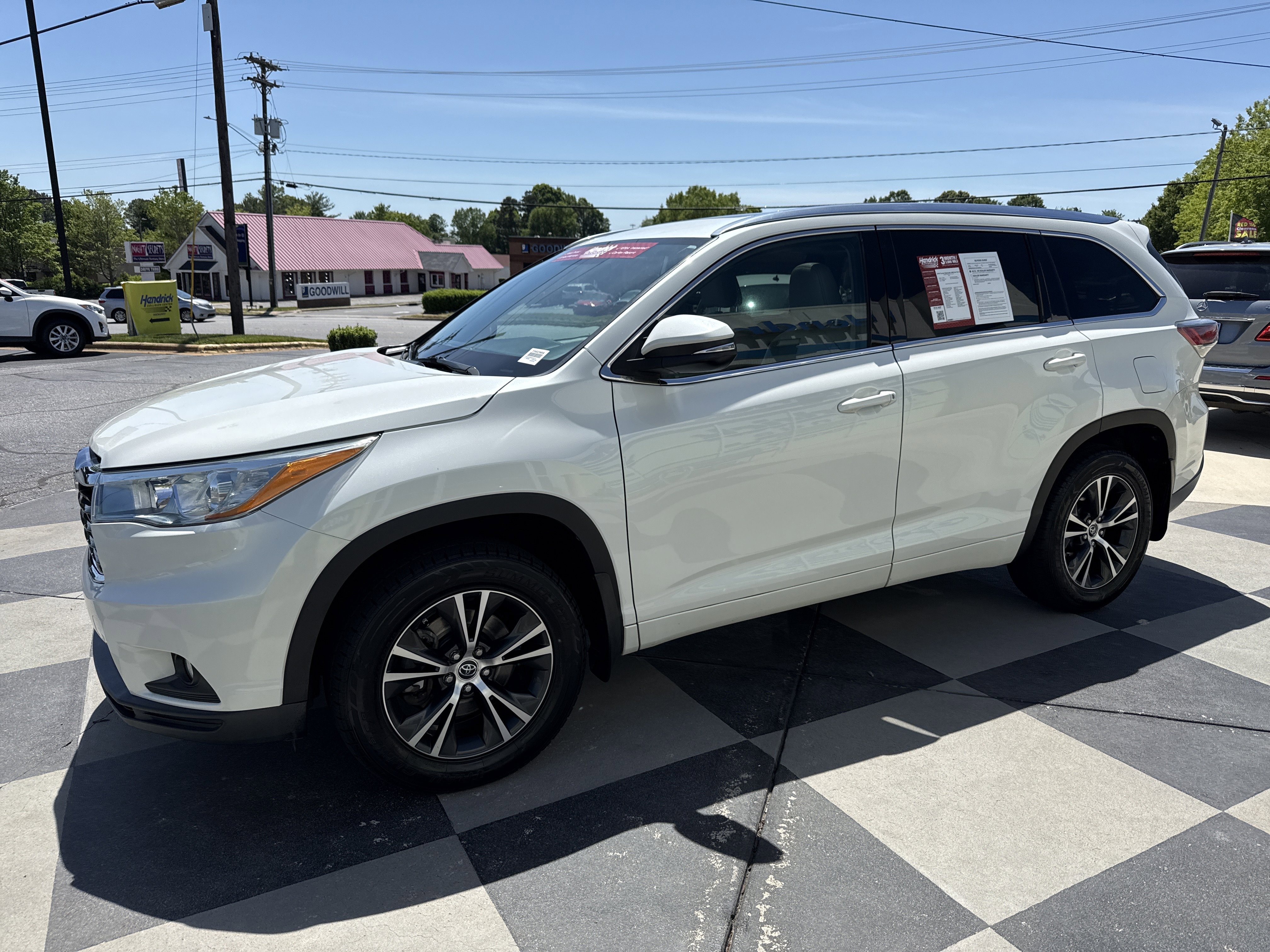 Used 2016 Toyota Highlander XLE AWD/4WD image 5