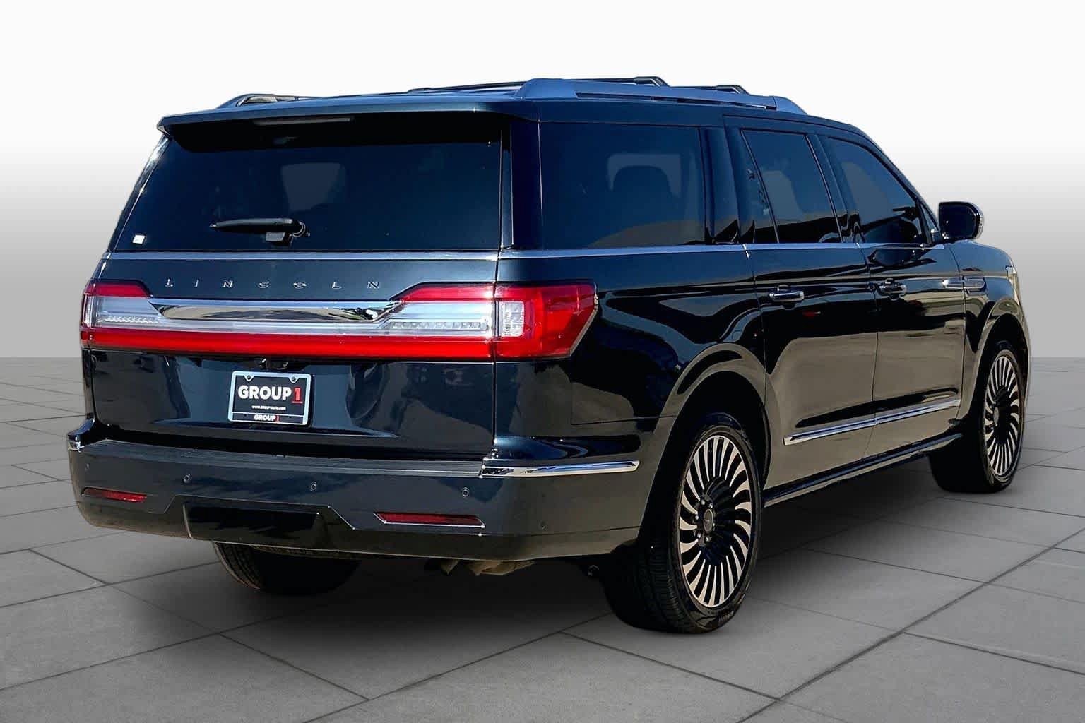Used 2021 Lincoln Navigator L Black Label w/ Cargo Convenience Package AWD/4WD image 12